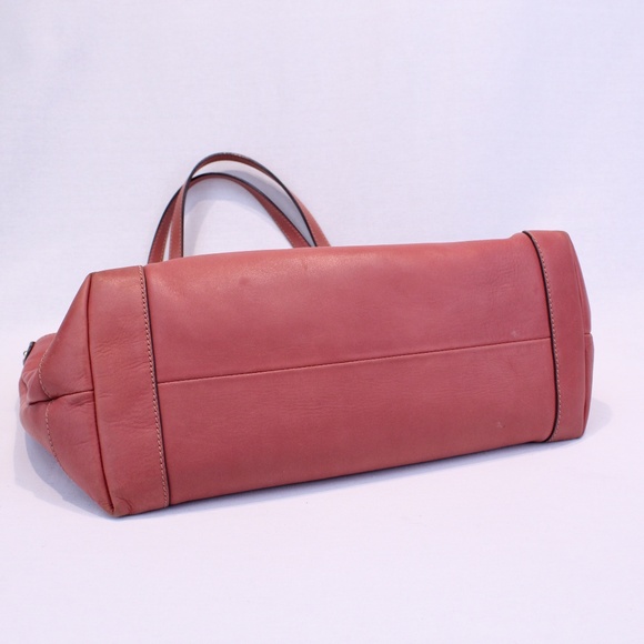 *SOLD* Gucci Leather Craft Tote with Pouch - Picture 6 of 8